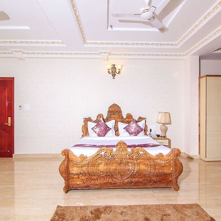 Oyo 11956 Galaxy Grand Hotel Lucknow Exterior foto