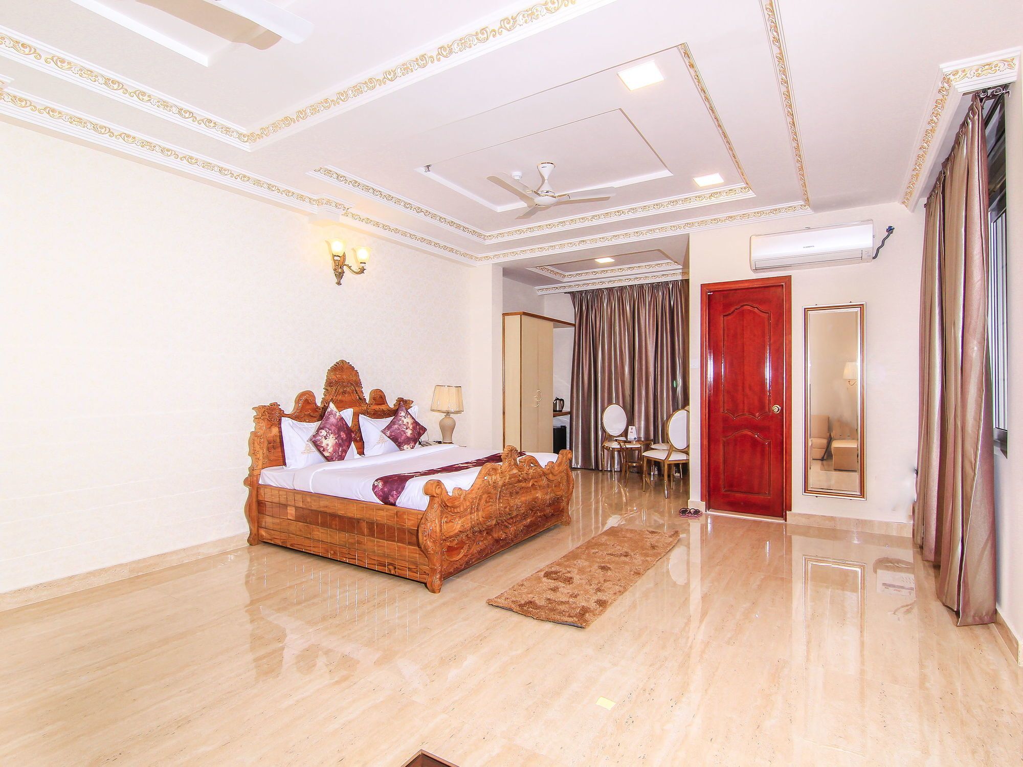 Oyo 11956 Galaxy Grand Hotel Lucknow Exterior foto