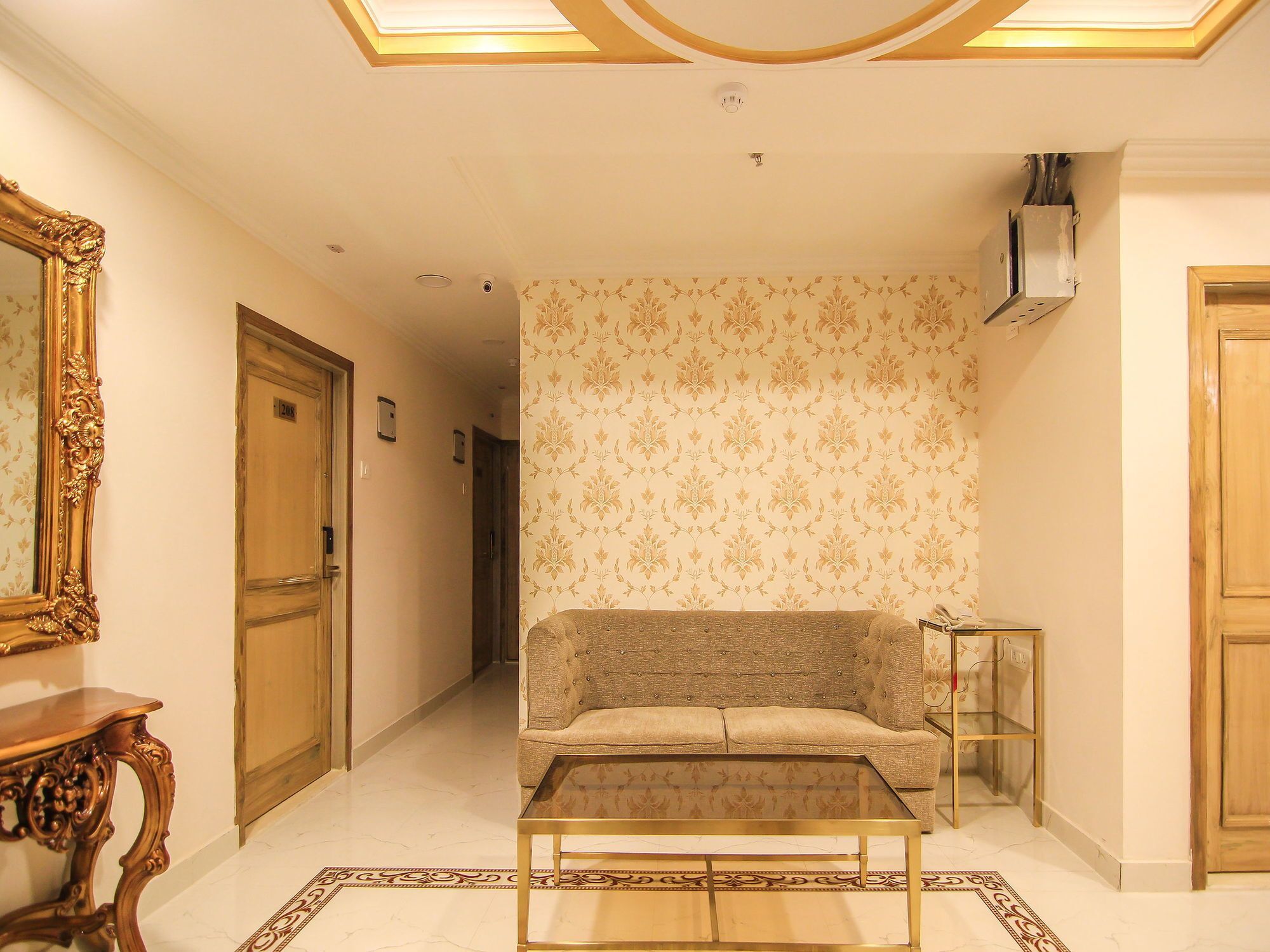 Oyo 11956 Galaxy Grand Hotel Lucknow Exterior foto